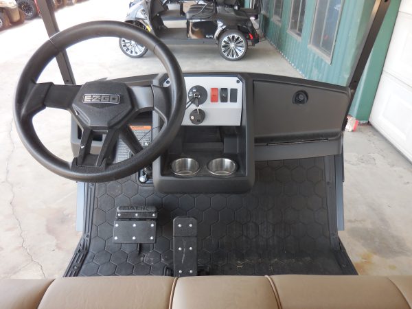 2025 EZGO S4 Gas - White - Image 4