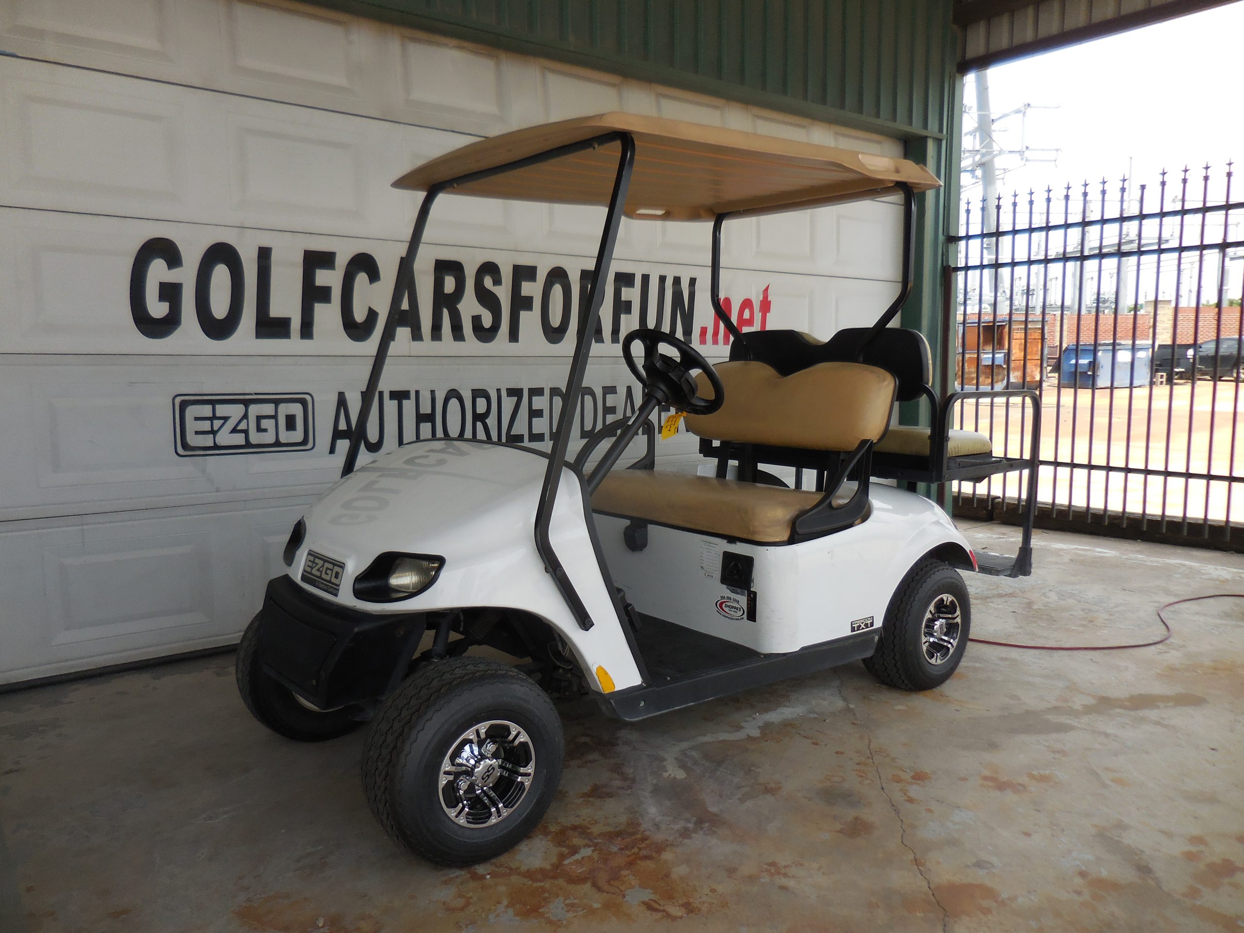 2018 EZGO TXT photo 2