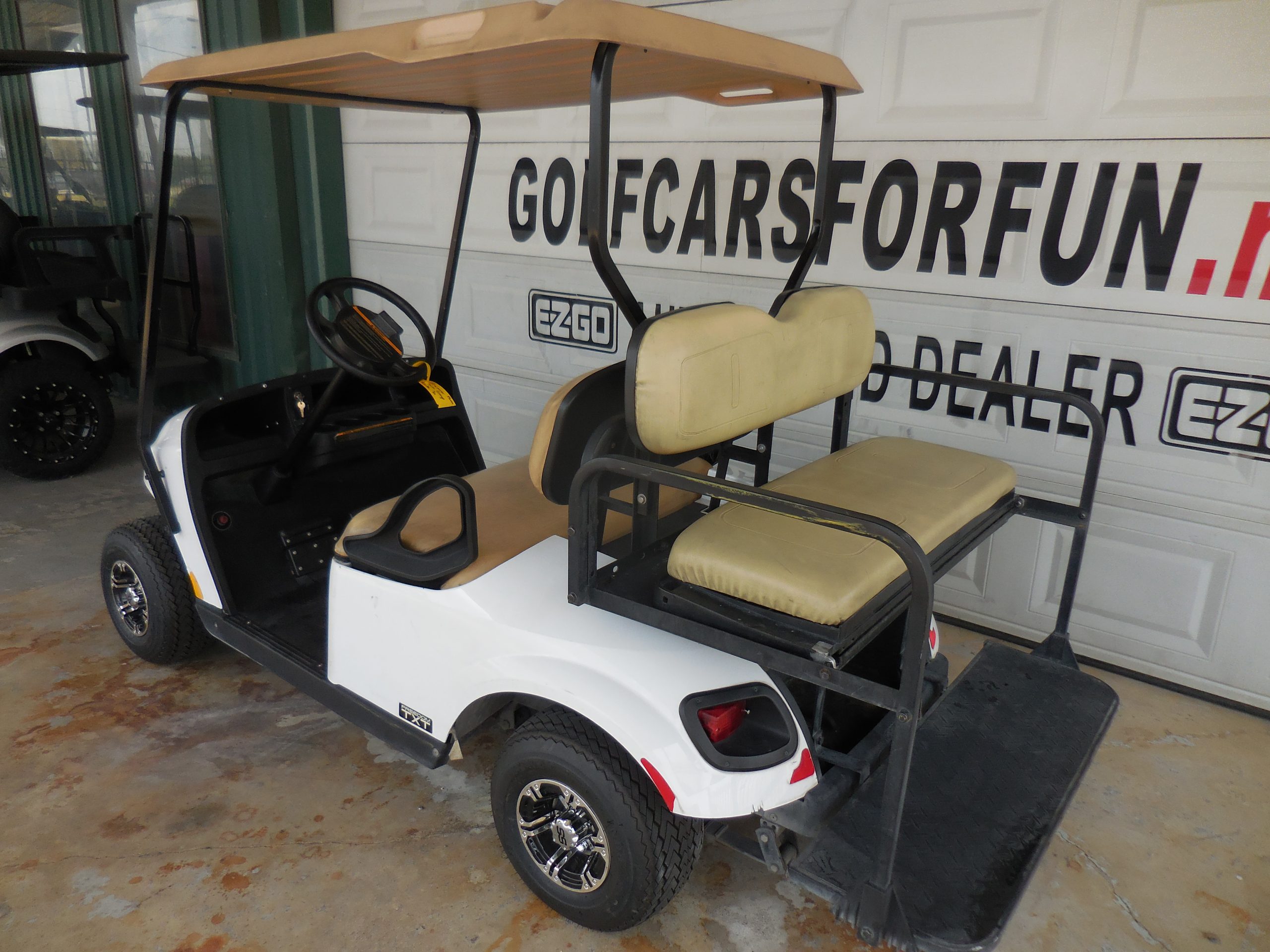 2018 EZGO TXT photo 3
