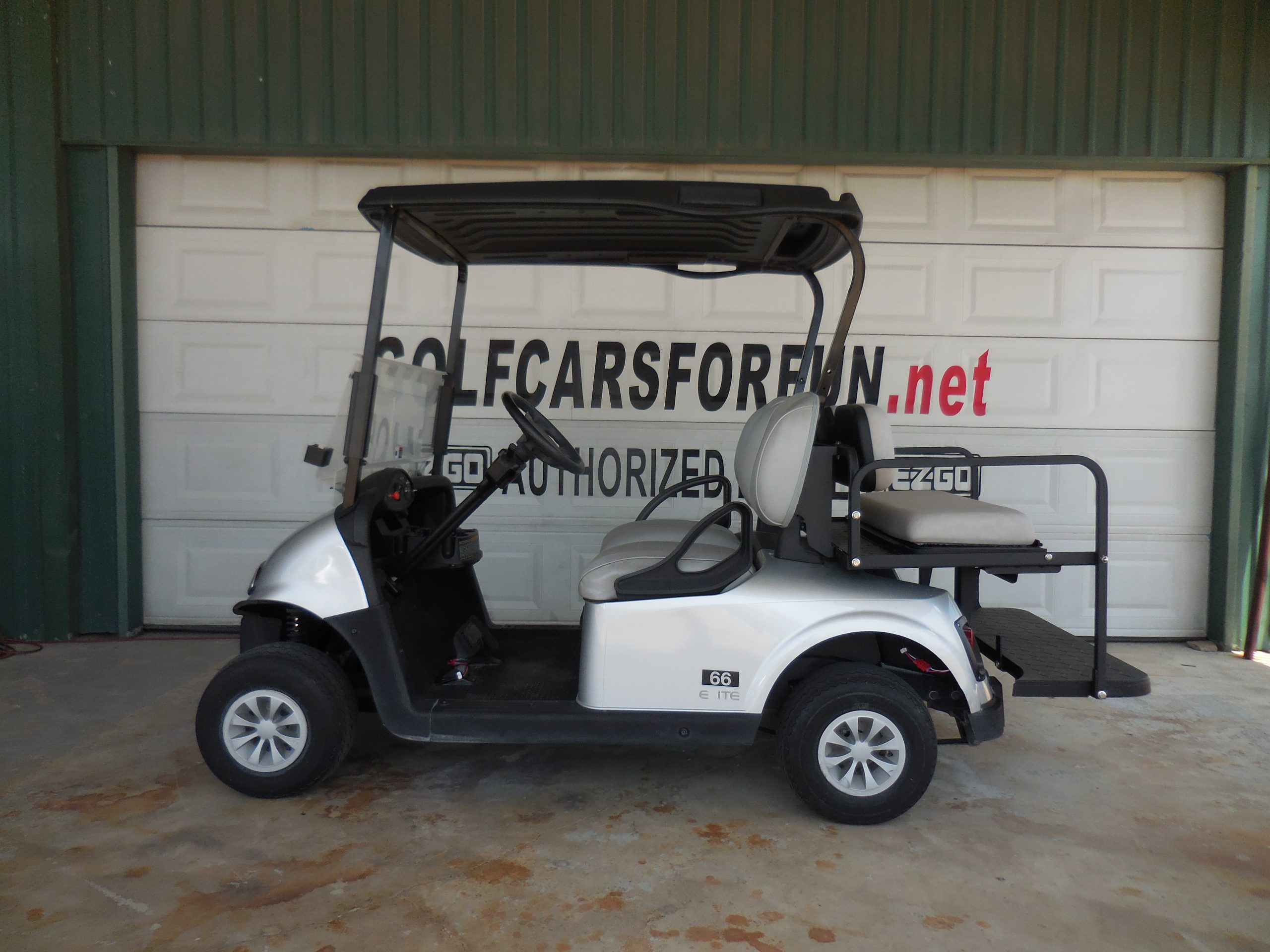 2022 EZGO RXV